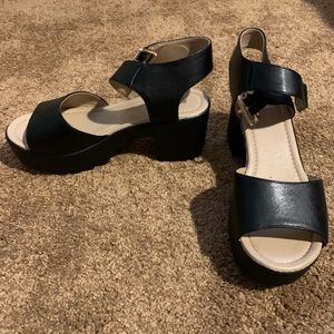 Black platform sandal